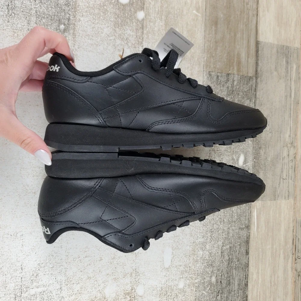 Reebok Classic Womens Running Shoes Sz 6 Triple Black Leather Lace Up Sneakers